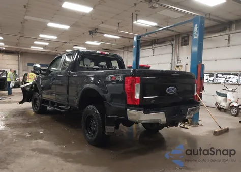 2017 Ford F350 Sd z USA, uszkodzony, nr VIN 1FTHX3B62HED63495